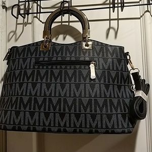 NEW👜Mmm 🖤 Crossbody bag color black and white